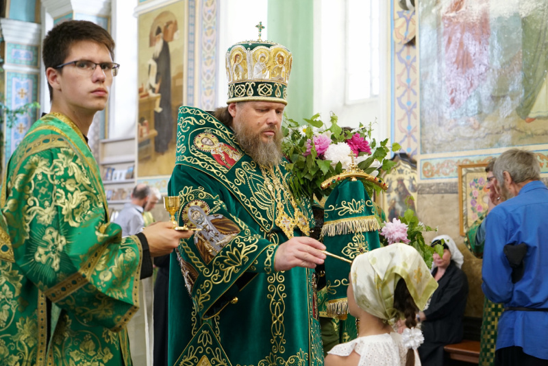 Накануне праздника Святой Троицы (Пятидесятницы) епископ Серафим совершил всенощное бдение в Успенском кафедральном соборе