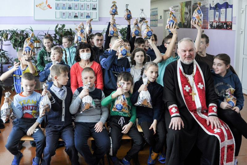15 января 2022 года в Бийской епархии прошла традиционная Рождественская поездка в Кокшинскую школу-интернат