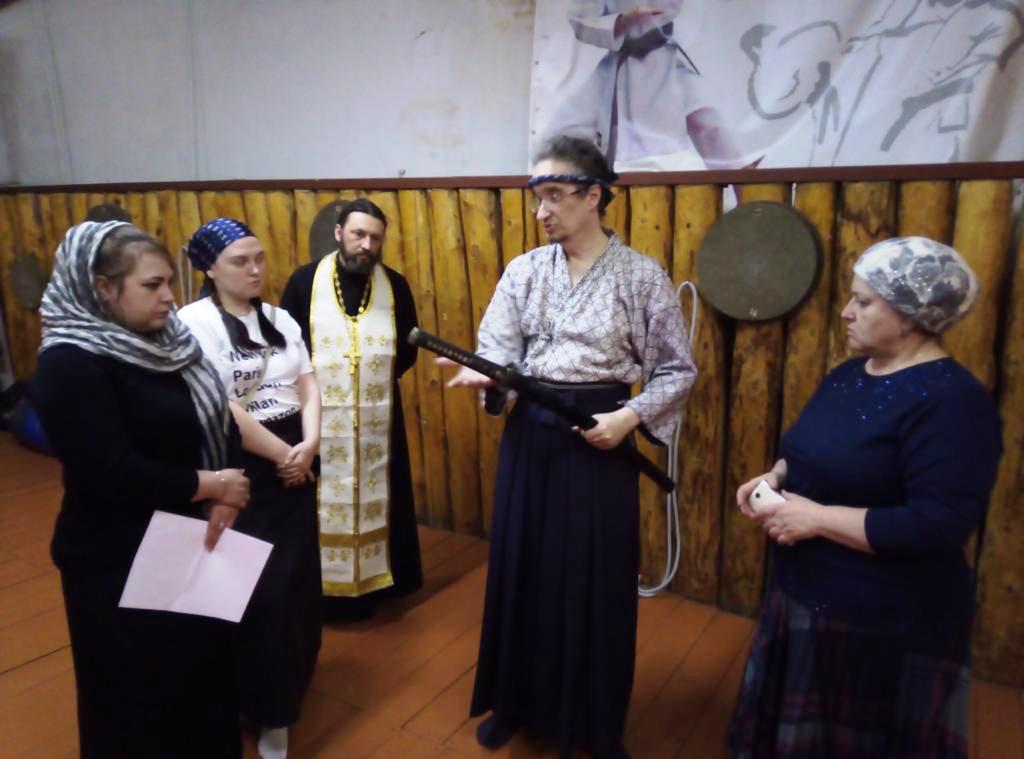 Благочинный Бийского церковного округа посетил филиал клуба «Клан Такеда»