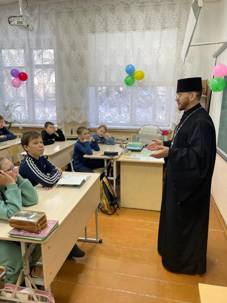 В школе в селе Красногорское прошло занятие, посвященное предстоящему Дню православной книги  