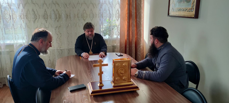 В Бийском епархиальном управлении прошло совещание по участию в открытии Центра греко-римской борьбы в городе Бийске 