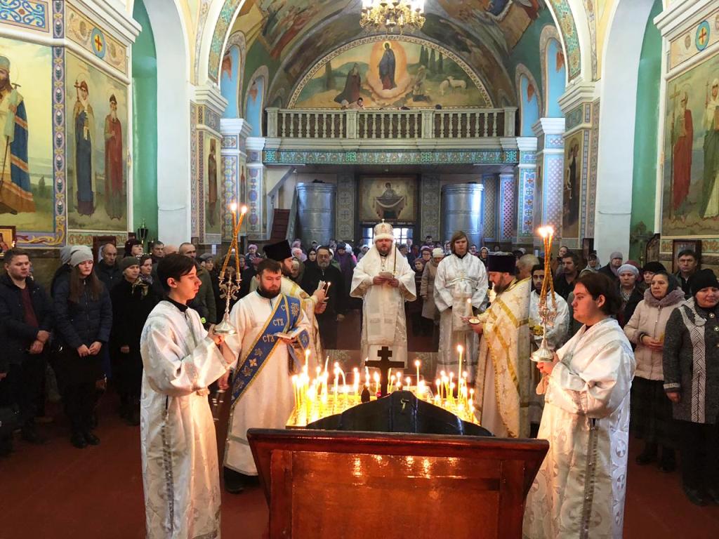 Епископ Серафим совершил Божественную Литургию и Панихиду на Димитриевскую родительскую субботу 