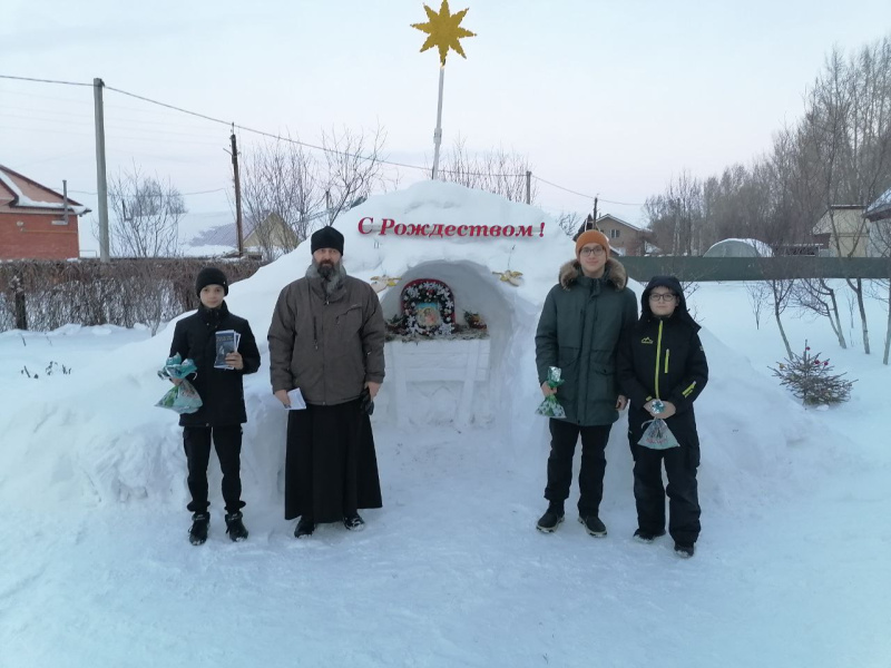 На территории храма Смоленской иконы Божией Матери села Смоленское состоялось открытие Рождественского вертепа