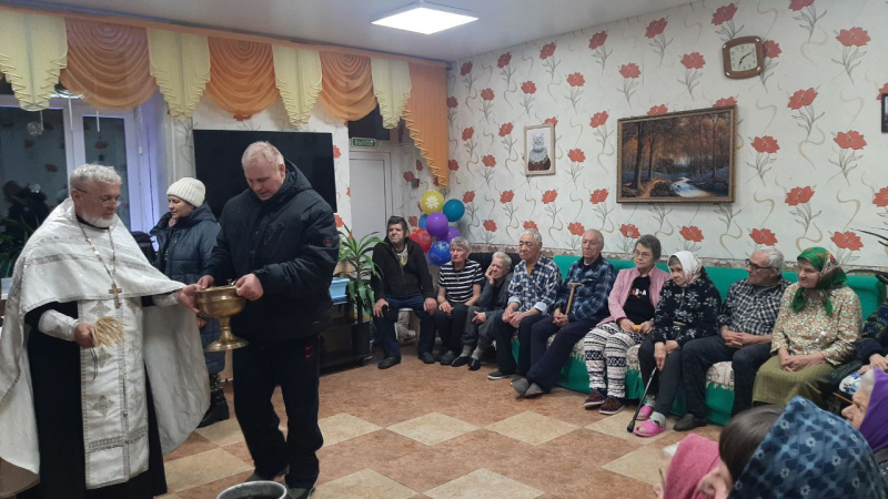 В Крещенский сочельник, в Доме-интернате для престарелых и инвалидов в селе Алтайское состоялось великое освящение воды