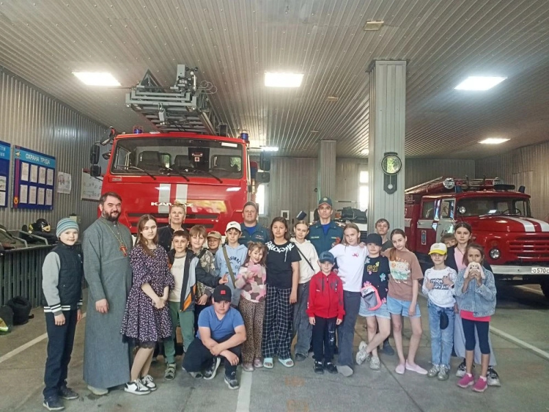 Воспитанники воскресной школы Пантелеимоновского собора города Белокурихи посетили с экскурсией городскую пожарную часть
