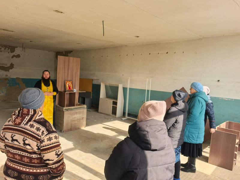 В селе Старая Чемровка состоялось первое богослужение в помещении, предоставленном приходу храма Архангела Михаила