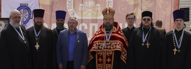 В Барнауле открылась выставка-ярмарка «От покаяния к воскресению России»