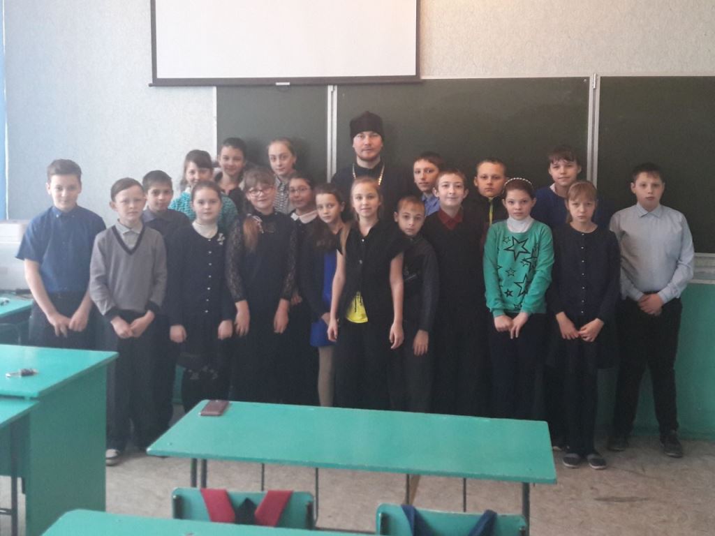 Благочинный Петропавловского округа посетил общеобразовательную школу села Антоньевка