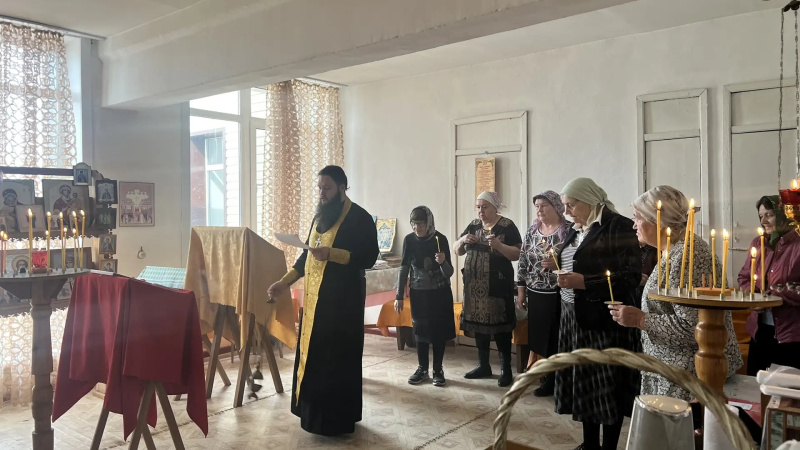 В день Радоницы благочинный Зонального округа посетил приходы Зонального района 