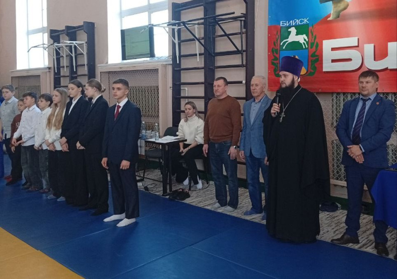 Ответственный по спорту и физической культуре Бийской епархии благословил участников первенства города Бийска по дзюдо 