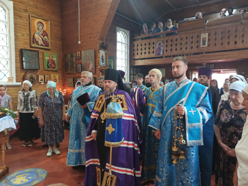 Епископ Серафим совершил Божественную литургию в храме Смоленской иконы Божией Матери села Смоленское