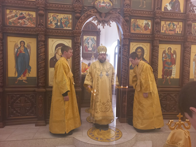 Епископ Серафим совершил Божественную литургию в Неделю 32-ю по Пятидесятнице