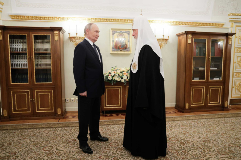 Глава государства поздравил Предстоятеля Русской Православной Церкви с днем рождения