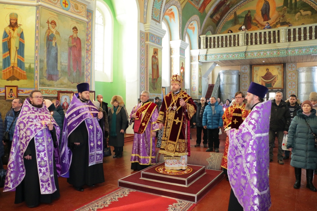 Епископ Серафим совершил Вечернее богослужение накануне Недели Торжества Православия 