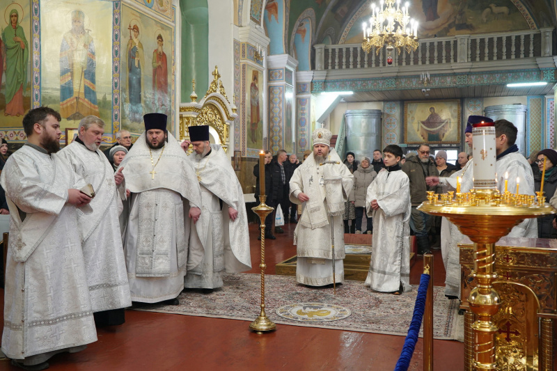 В навечерие Богоявления (Крещенский сочельник) епископ Серафим совершил Божественную литургию и чин Великого освящения воды в Успенском кафедральном соборе 