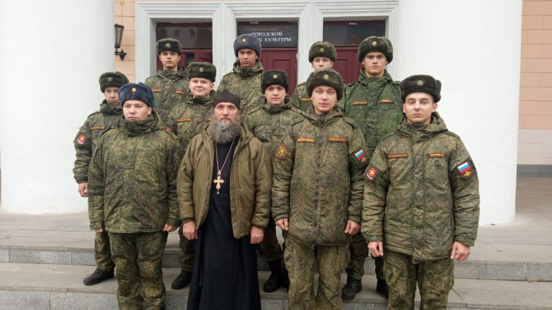 Руководитель отдела по взаимодействию с вооруженными силами и правоохранительными органами организовал для военнослужащих посещение благотворительного концерта