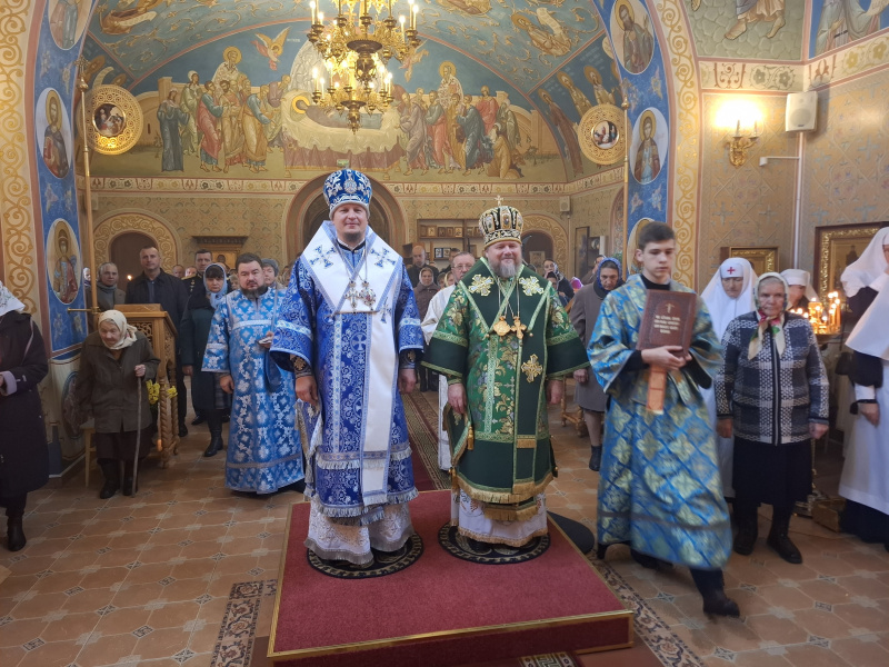 В праздник Покрова Пресвятой Богородицы епископ Серафим принял участие в торжественном богослужении в Покровском храме села Красное Козельской епархии