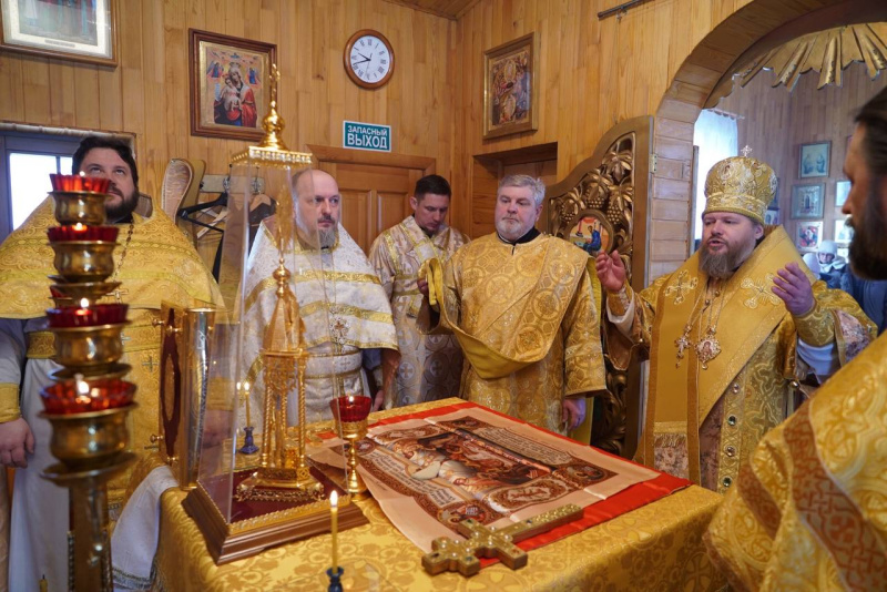 В день памяти святителя Макария (Невского) епископ Серафим совершил Божественную литургию в храме святителя Макария села Лесное Бийского района 