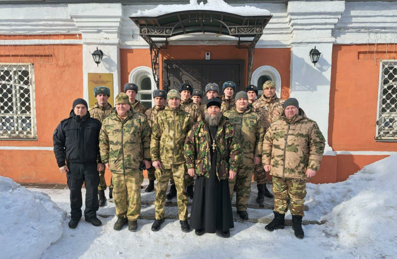 Руководитель отдела по взаимодействию с вооружёнными силами и правоохранительными органами организовал для представителей Росгвардии посещение Бийского архиерейского подворья