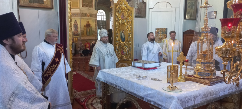 Накануне праздника Преображения Господня епископ Серафим совершил всенощное бдение в Успенском кафедральном соборе