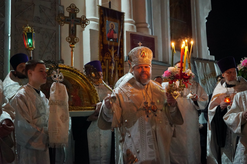 В праздник Светлого Христова Воскресения епископ Серафим возглавил торжественное богослужение в Успенском кафедральном соборе