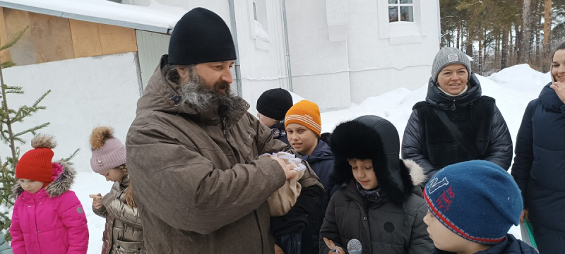 В храме Покрова Пресвятой Богородицы Свято-Макарьевской монашеской общины состоялось открытие Рождественского вертепа 