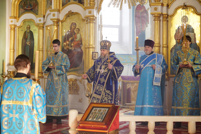 Накануне субботы первой седмицы Великого поста епископ Серафим совершил вечернее богослужение в Успенском кафедральном соборе 