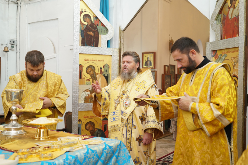 В Неделю 10-ю по Пятидесятнице епископ Серафим совершил Божественную литургию в Пантелеимоновском соборе города Белокурихи 