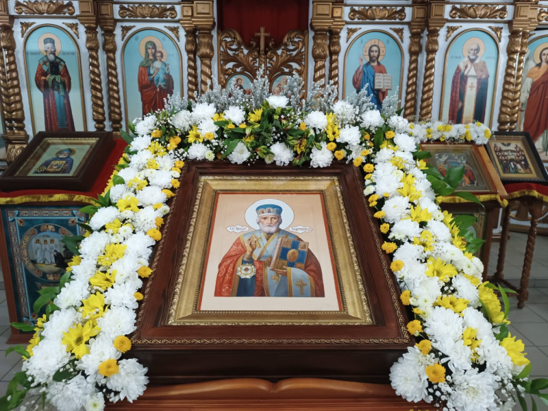 В храм святителя Николая Чудотворца села Солонешное доставлена икона святителя Николая с частицей мощей