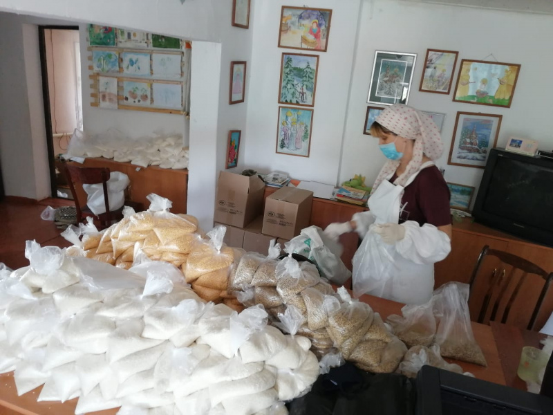 Воспитанники детской воскресной школы Казанского храма г. Бийска приняли участие в формировании продуктовых наборов для многодетных и малообеспеченных семей