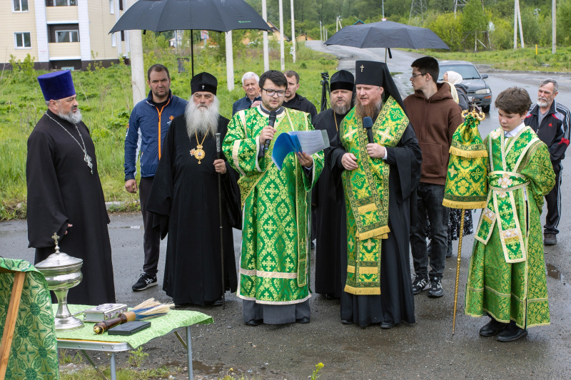 Епископ Серафим принял участие в освящении памятной доски на улице Глухарева в селе Майма Республики Алтай
