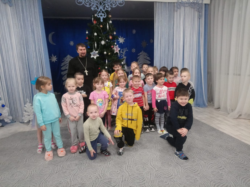 Священник посетил дошкольные учреждения в селах Алтайского района 