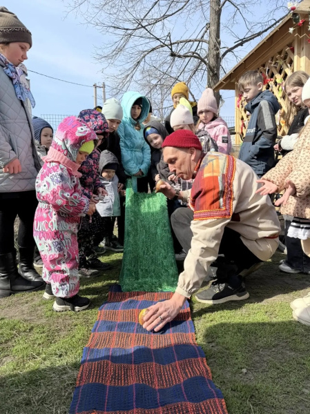 Пасхальная радость для самых маленьких: на территории храма иконы Божией Матери «Умиление» города Бийска состоялся детский праздник «Красная горка»