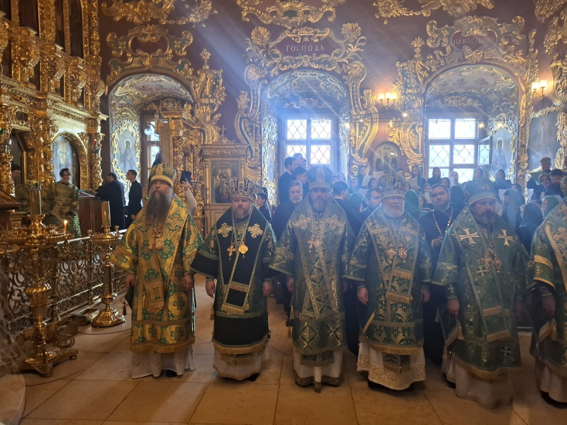 В день памяти преподобного Сергия Радонежского епископ Серафим принял участие в соборном богослужении в Троице-Сергиевой лавре