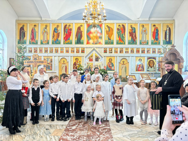 В Пантелеимоновском соборе города Белокурихи состоялся концерт детской воскресной школы