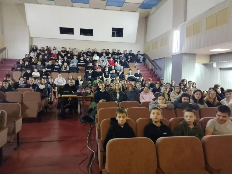 Благочинный Красногорского округа принял участие в беседе со школьниками на тему: «Говорим терроризму “нет” в нашей жизни»