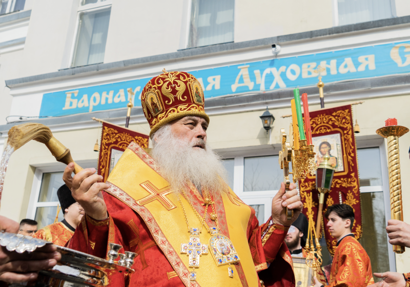 В третий день Пасхи митрополит Сергий возглавил торжественное богослужение в Иверском храме Барнаульской духовной семинарии