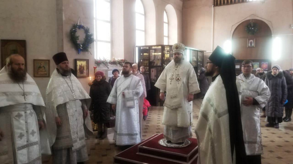 Епископ Серафим совершил Божественную литургию в Покровском храме города Бийска