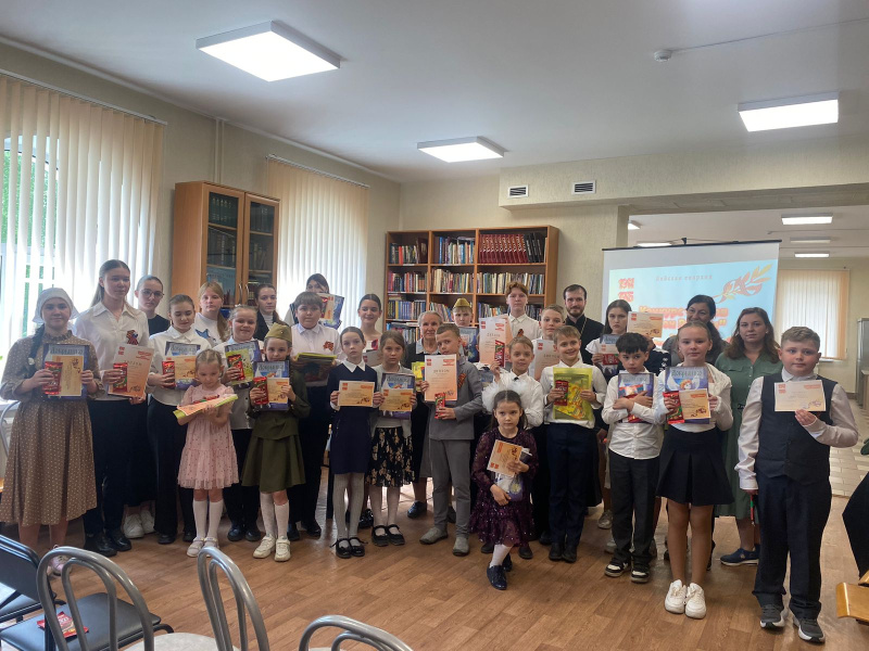 В духовно-просветительском центре «Возрождение» города Бийска состоялся конкурс чтецов «Герои России» 