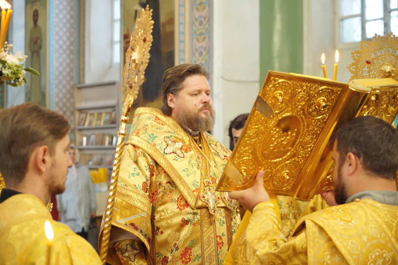 Преосвященный Серафим совершил Всенощное бдение накануне 15-й Недели по Пятидесятнице, Собора Алтайских святых