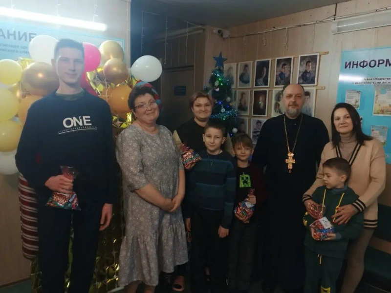 В Рождественские дни руководитель социального отдела Бийской епархии посетил Алтайскую  краевую общественную организацию родителей детей с расстройствами аутического спектра 