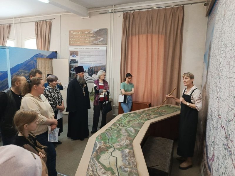 Настоятель храма Преображения Господня города Бийска посетил Бийский краеведческий музей в качестве приглашенного гостя в День дарителя