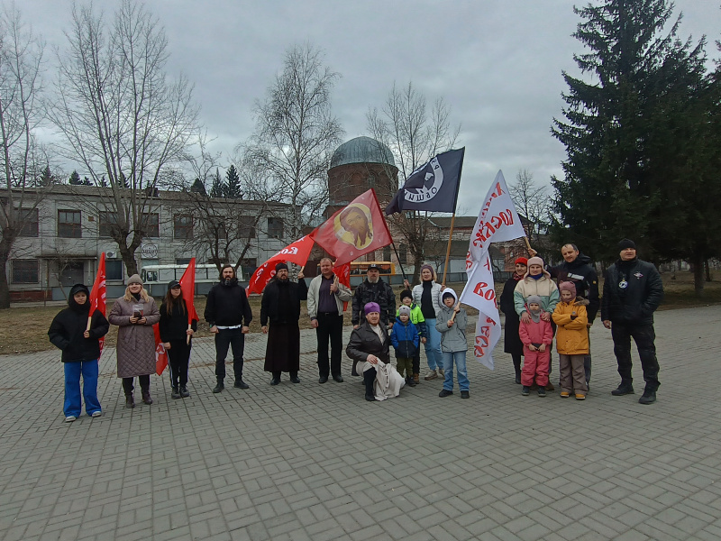 В Пасхальное воскресенье в городе Бийске состоялся праздничный автопробег 