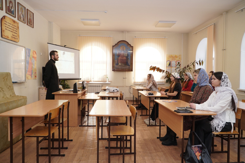 В Духовно-просветительском центре «Возрождение» прошла лекция для студентов музыкального колледжа на тему «История богослужебного пения»