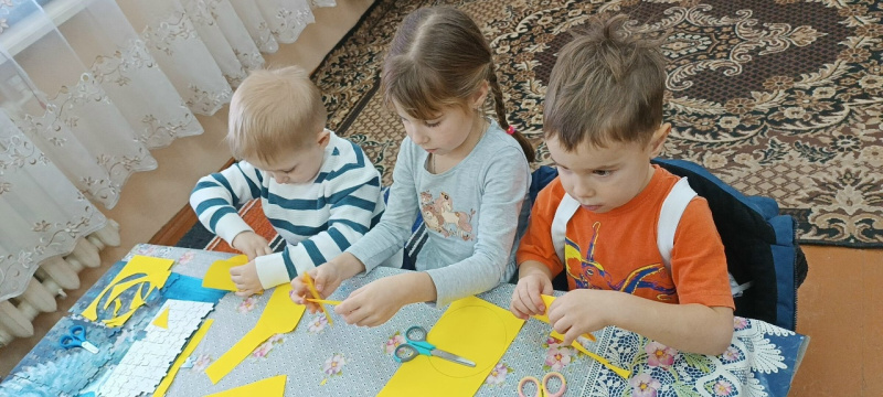 В детской воскресной школе храма Покрова Пресвятой Богородицы Свято-Макарьевской монашеской общины прошел праздник, посвященный Дню матери 