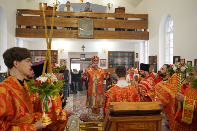 В пятницу Светлой седмицы епископ Серафим совершил Божественную литургию в Пантелеимоновском соборе города Белокурихи  