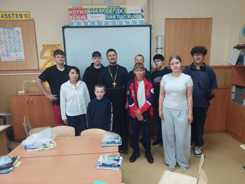 В школе №1 города Белокурихи состоялась встреча учащихся со священником Пантелеимоновского собора 