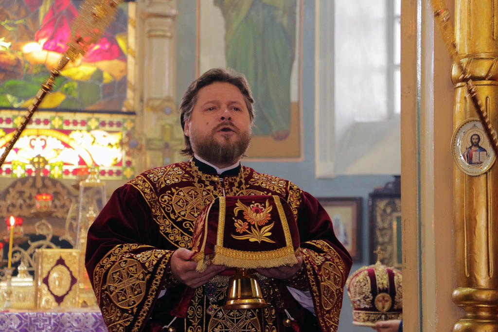Епископ Бийский и Белокурихинский Серафим совершил Божественную литургию в Неделю Торжества Православия