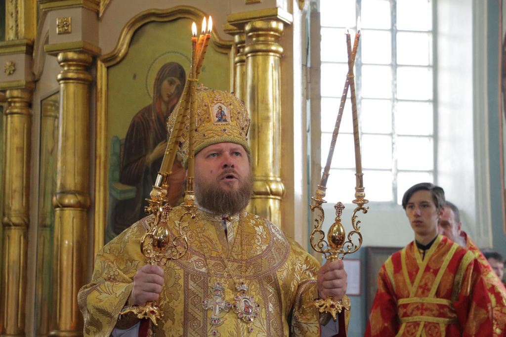 Епископ Серафим совершил Божественную литургию в День Великой Победы 