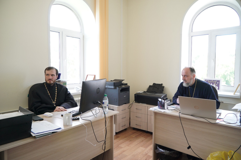 В Бийской епархии прошло совещание по празднованию Дня семьи, любви и верности 